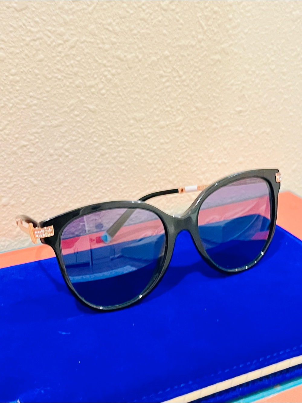 Tiffany & Co. Black Cat-Eye Sunglasses no scratches in great condition - Picture 9 of 12